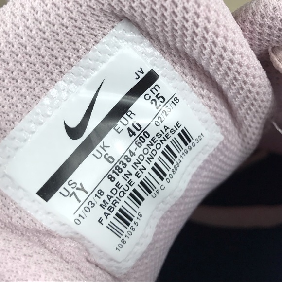 Woman’s Nike Tanjun Sneakers * - Picture 7 of 8